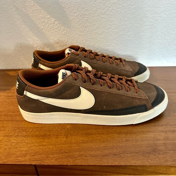 Blazer Low '77 Premium Vintage Nike Sneakers - Picture 2 of 4